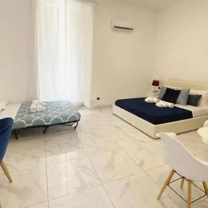 Domus Luigi Leone 2 , Napoli Italia